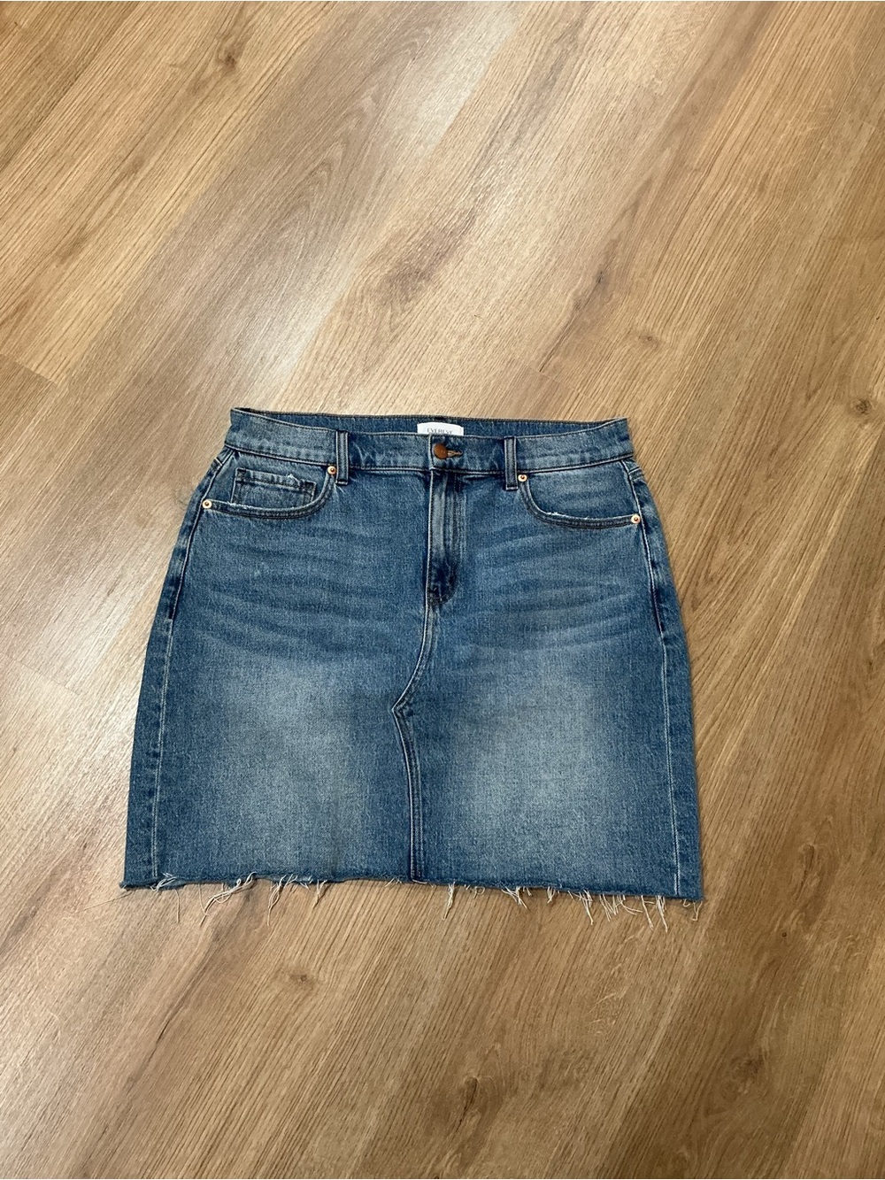 Evereve denim skirt size size 3
